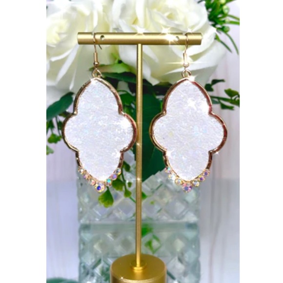 White glitter pendant earrings - Picture 1 of 2